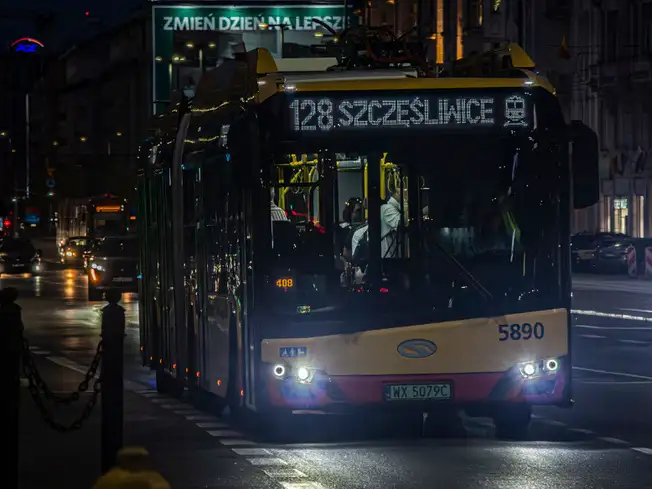 Warschau bei Nacht in der Stadt